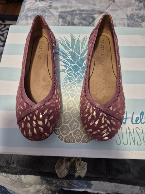 Vionic Shoes - Vionic Women's Mauve-Pink Flats with Gold Cutout Detail